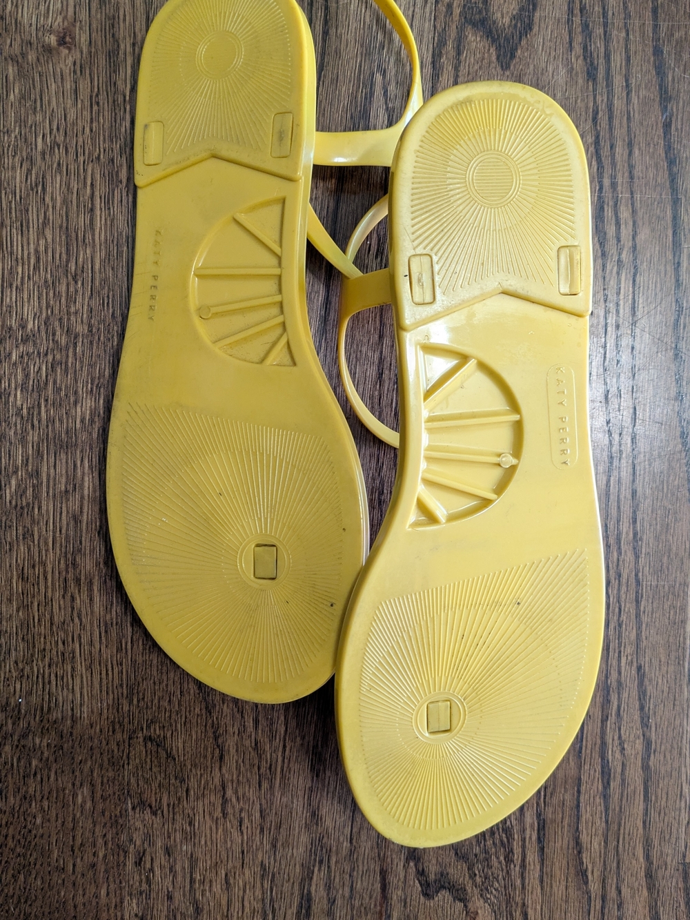 Katy Perry Yellow Pineapple Jelly Sandals, Size 10 - Picture 4 of 6